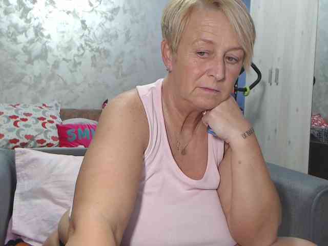 LovePinkLilli webcam