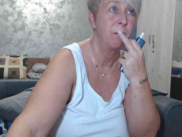 LovePinkLilli webcam