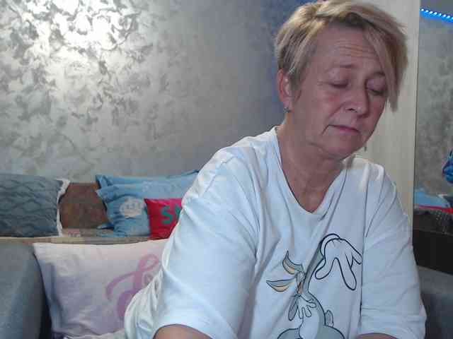 LovePinkLilli webcam