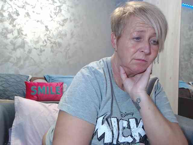 LovePinkLilli webcam