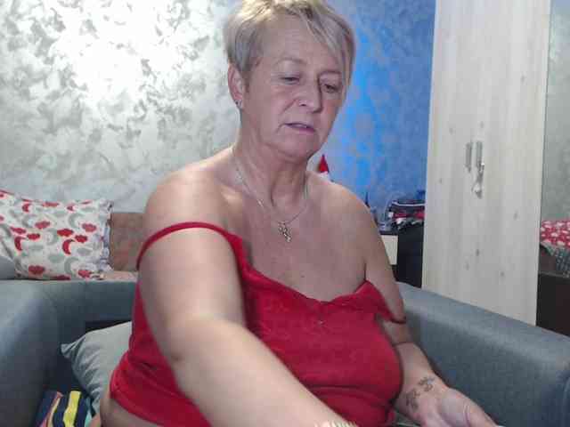 LovePinkLilli webcam