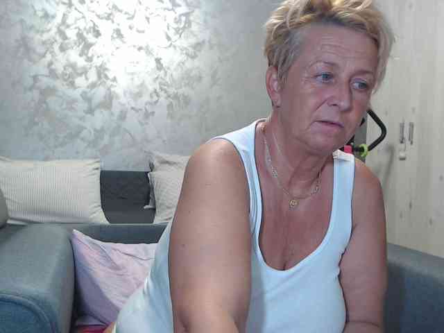 LovePinkLilli webcam