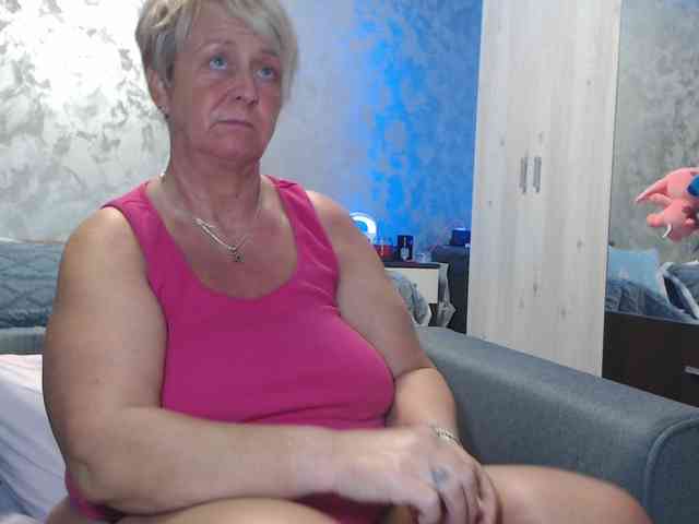 LovePinkLilli webcam