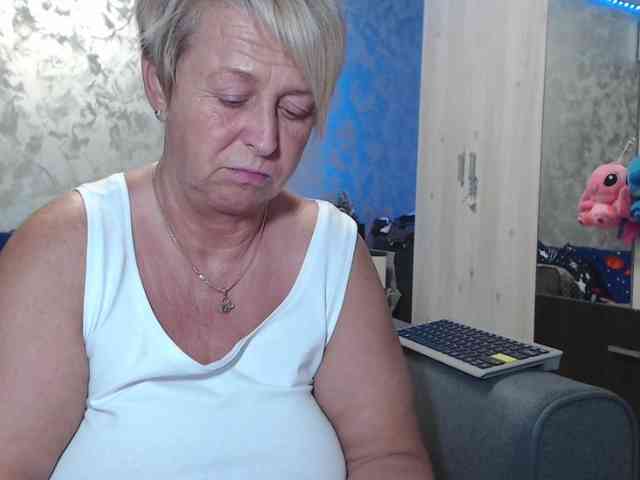 LovePinkLilli webcam