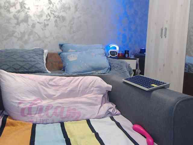 LovePinkLilli webcam