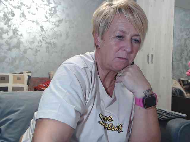 LovePinkLilli webcam