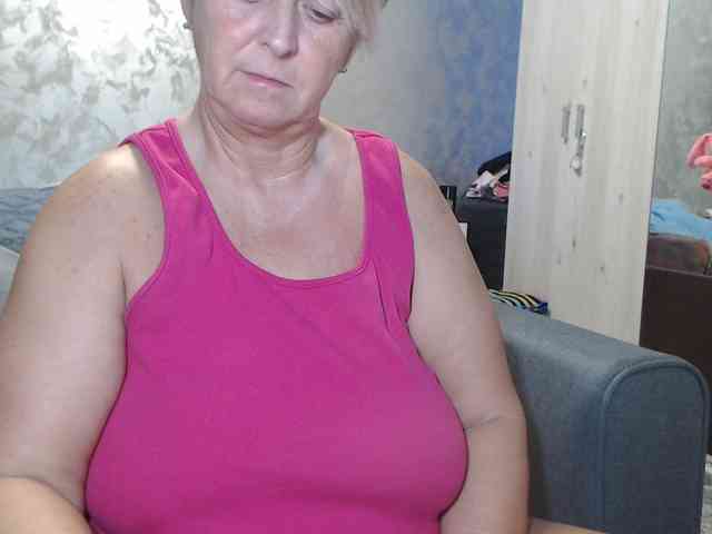 LovePinkLilli webcam