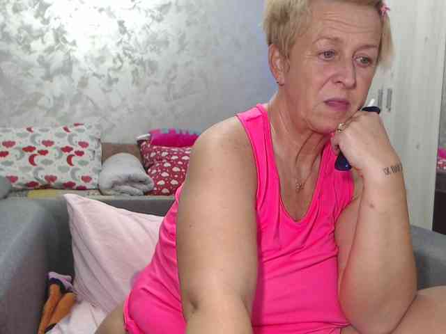 LovePinkLilli webcam