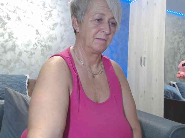 LovePinkLilli webcam