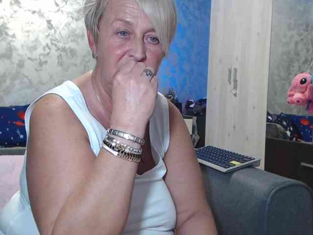 LovePinkLilli webcam