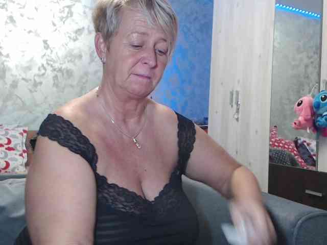 LovePinkLilli webcam