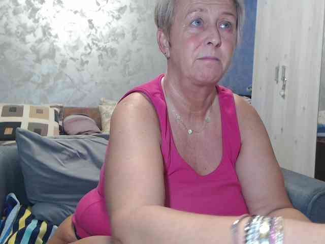 LovePinkLilli webcam