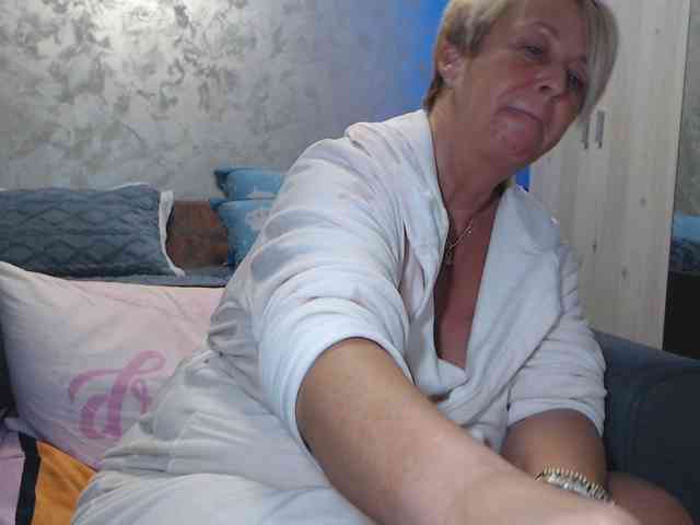 LovePinkLilli webcam