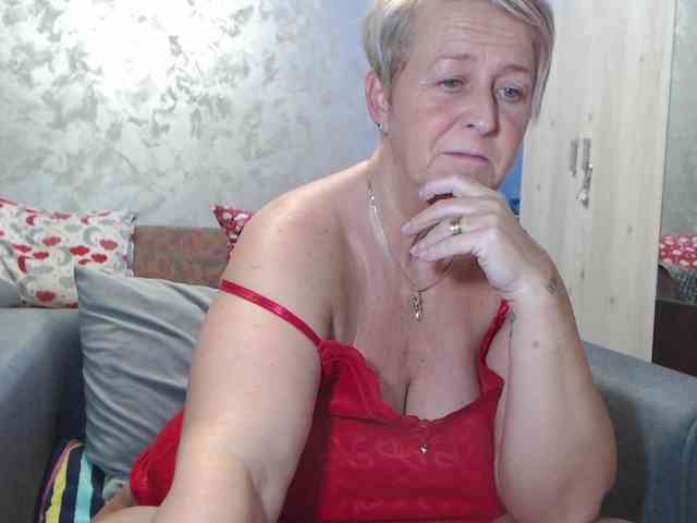 LovePinkLilli webcam