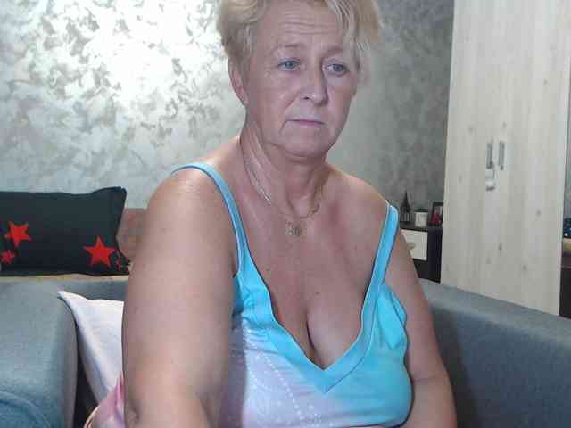 LovePinkLilli webcam