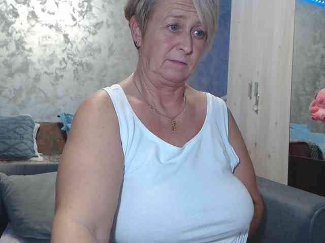 LovePinkLilli webcam