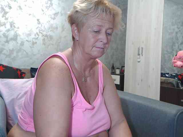 LovePinkLilli webcam