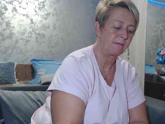 LovePinkLilli webcam