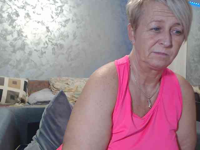 LovePinkLilli webcam