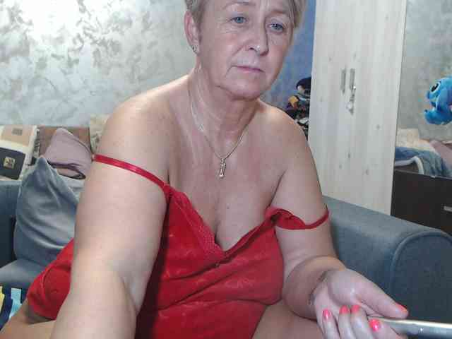 LovePinkLilli webcam