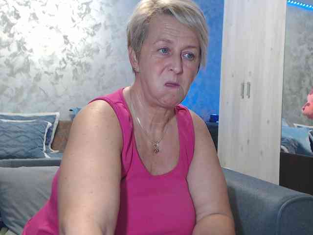 LovePinkLilli webcam