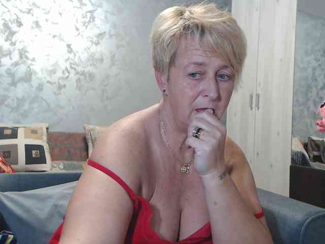 LovePinkLilli webcam