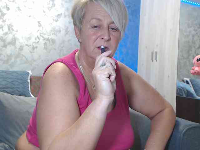 LovePinkLilli webcam