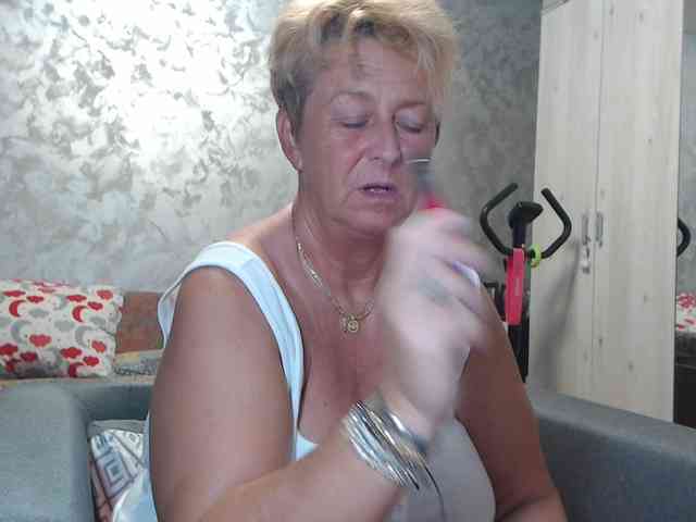 LovePinkLilli webcam