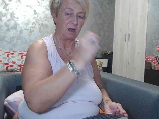 LovePinkLilli webcam