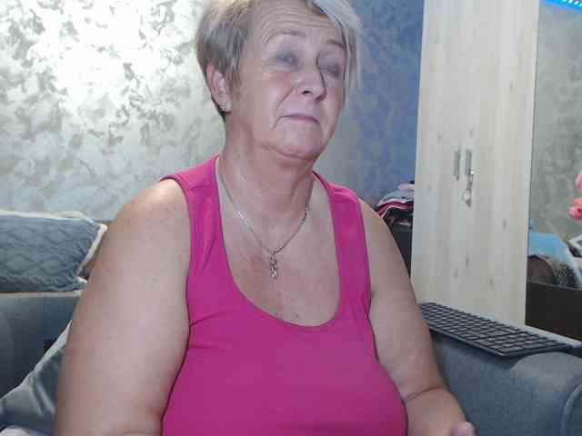 LovePinkLilli webcam