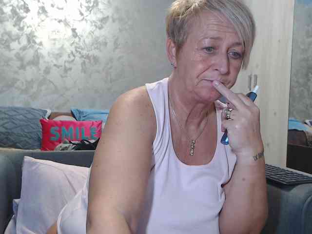 LovePinkLilli webcam