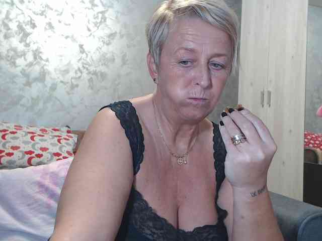 LovePinkLilli webcam