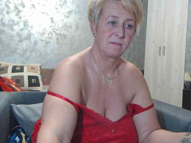 LovePinkLilli webcam