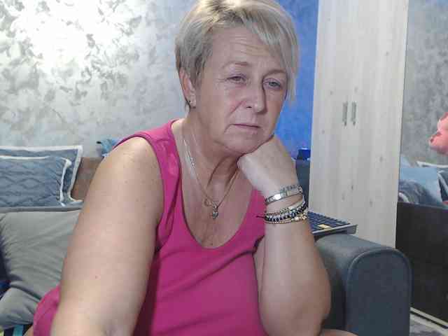 LovePinkLilli webcam