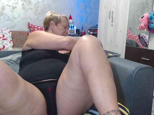 LovePinkLilli webcam