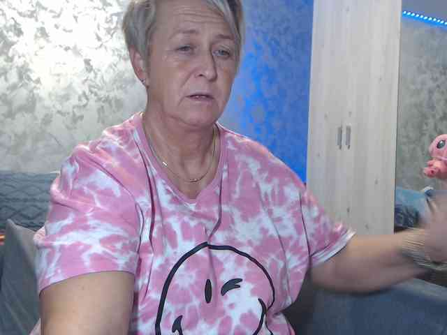 LovePinkLilli webcam