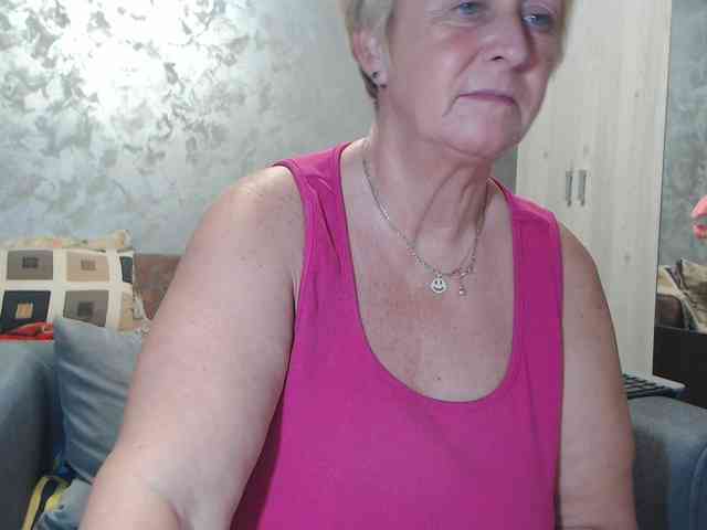 LovePinkLilli webcam