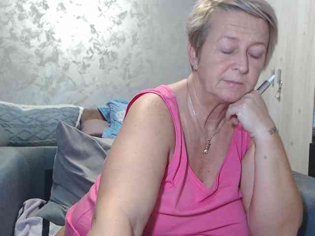 LovePinkLilli webcam