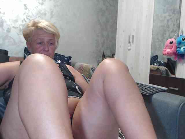 LovePinkLilli webcam
