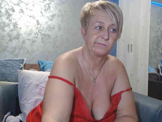 LovePinkLilli webcam