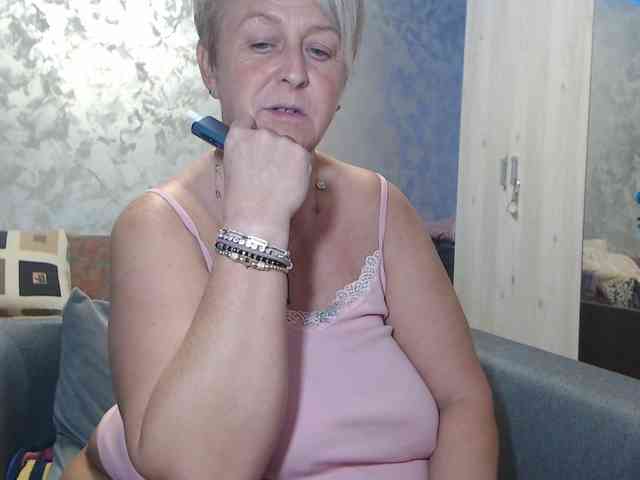 LovePinkLilli webcam