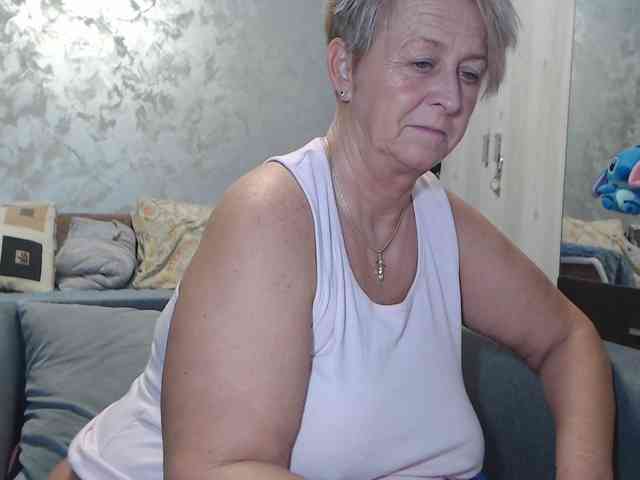 LovePinkLilli webcam