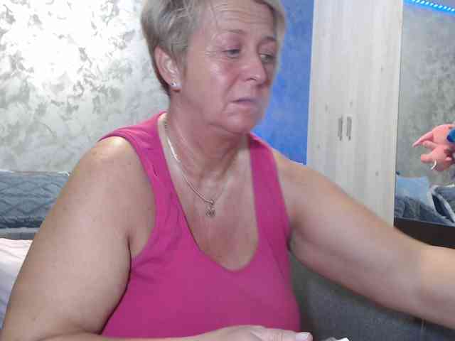 LovePinkLilli webcam