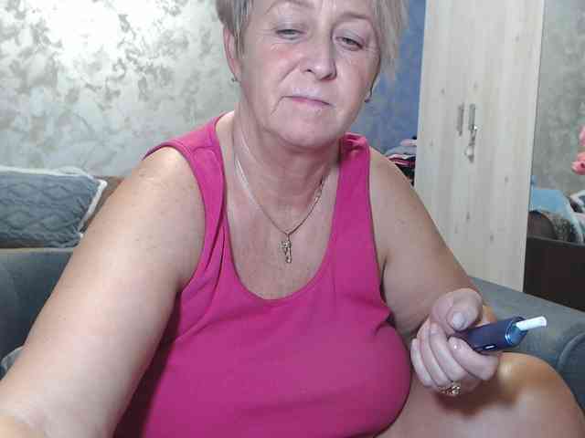 LovePinkLilli webcam