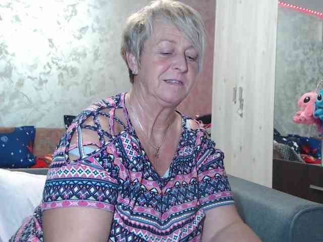 LovePinkLilli webcam