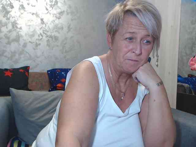 LovePinkLilli webcam