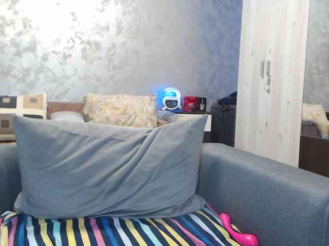 LovePinkLilli webcam