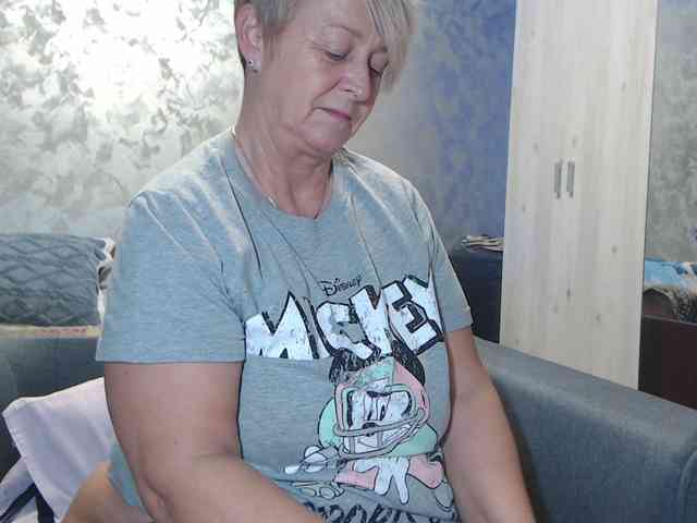 LovePinkLilli webcam