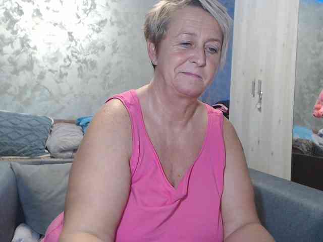 LovePinkLilli webcam