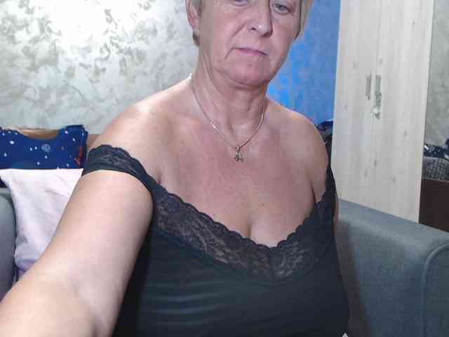 LovePinkLilli webcam